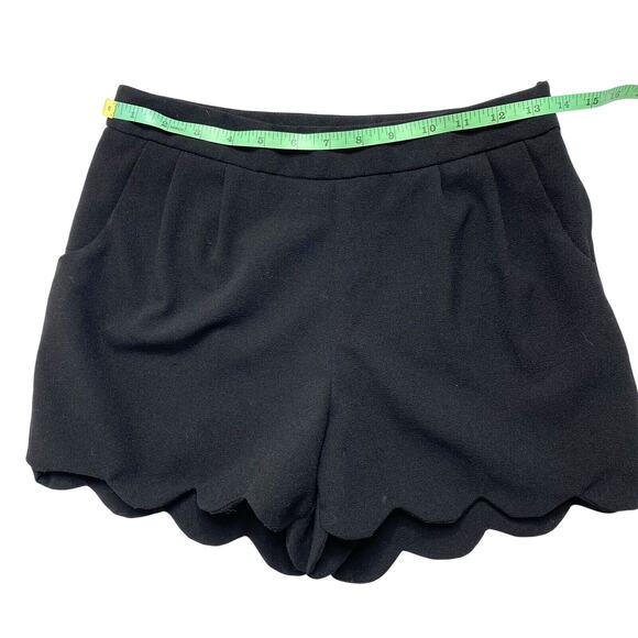 TOBI Black Scalloped Edge Short Shorts Size Small Zipper Lined - Picture 5 of 7